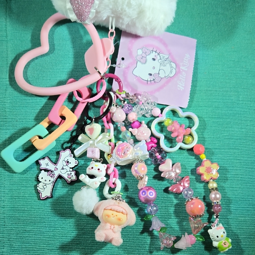 Sanrio Hello Kitty Angelic Bag Charm, Keychain - Picture 12 of 15